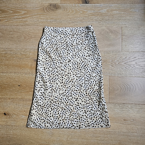 Cupcakes and cashmere skirt - Picture 1 of 4